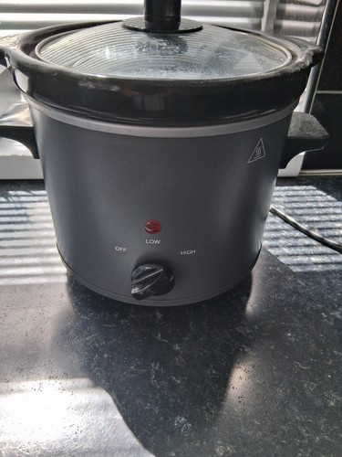 Small slow cooker used once - cooker,