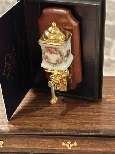 Dolls house scale - dolls,