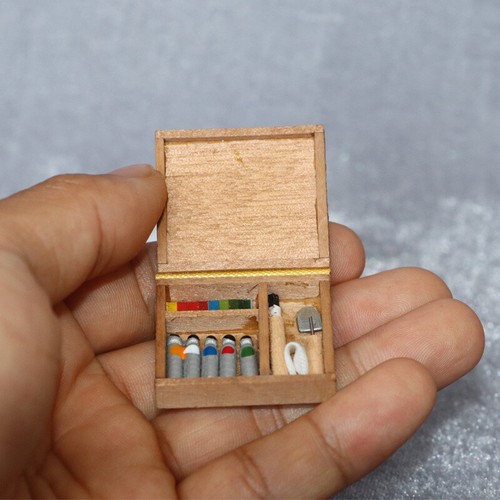 Dolls house scale - dolls, 1/12