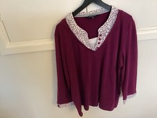 LADIES  MAINE TOP  12/14   MAROON  / WHITE .USED 