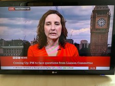 LG 42LD450 42" 1080p HD LCD Television in good condition with stand  and remote 