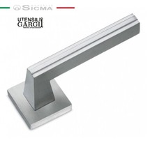 PAIR HANDLE WITH ROSETTE AND