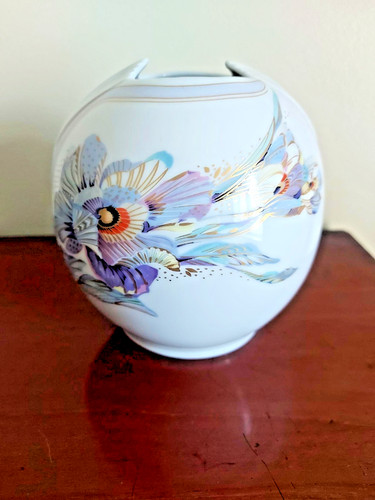 Kaiser porcelain vase
