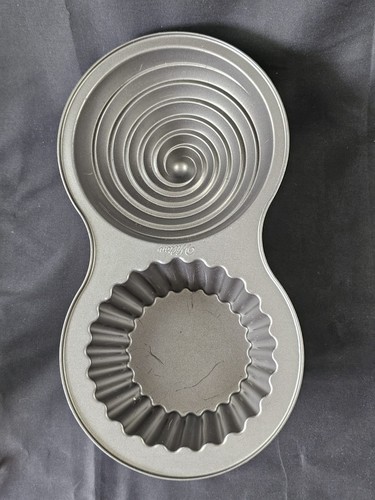 Wilton giant cupcake cake pan - giant,