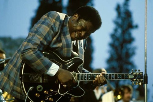Singer king plays gibson - singer,