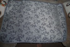 Cosy Fleecy Grey Pet Blanket with Grey Paws Design-Cat or Dog-31" x 22" - New