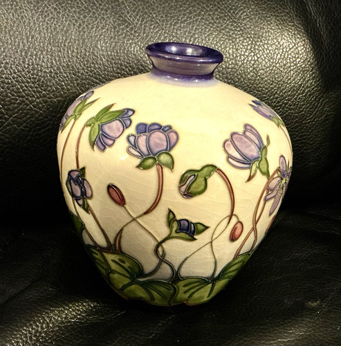 Moorcroft pottery vase very - moorcroft,
