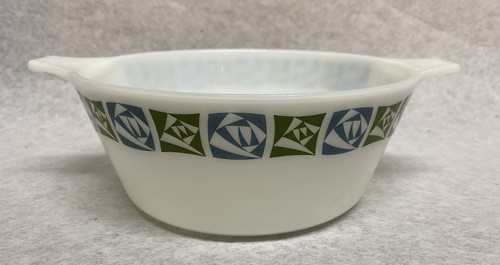 Pyrex serving bowl - bowl, vintage