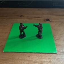 Britains Zoo Lead 2 Baboons.