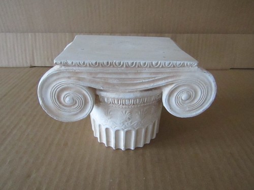 Ionic order capital - order, base