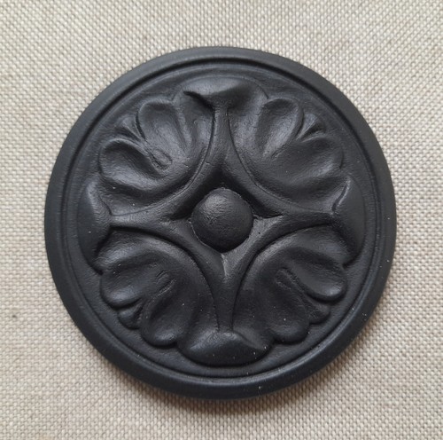 7cm round black - resin, carved