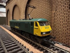 Graham Farish 371-777 (N Gauge)  Class 90, No.90046 in Freightliner DCC Fitted.