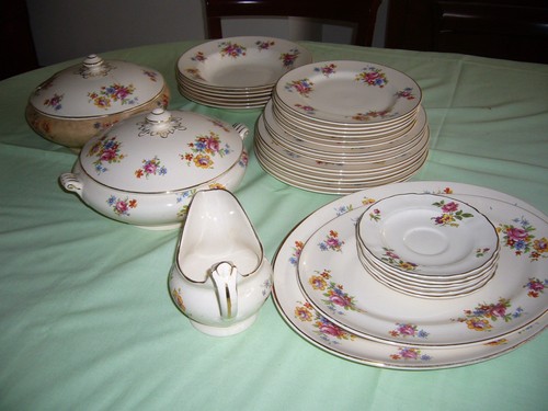 Arklow pottery pieces - x, 26