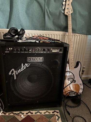 Fender squier bass guitar - squier,