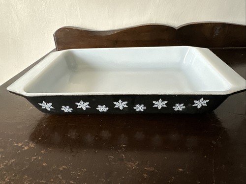 Vintage black snowflake pyrex - black,