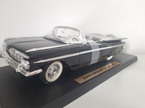 Road legends scale 1959 - 1/18,