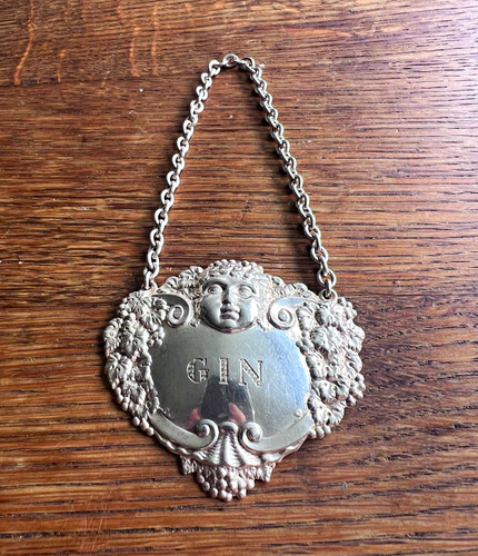 Vintage metal hanging gin - metal,