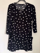 Dress, Wallis, unworn with tag, size M, black and white spot pattern.