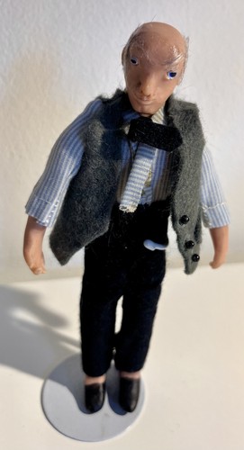 Vintage dolls house - dolls,
