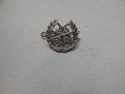 John ambulance cap badge - st,