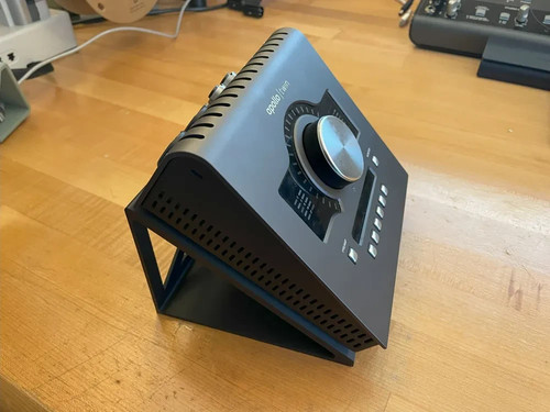 Angled universal audio apollo - angled,