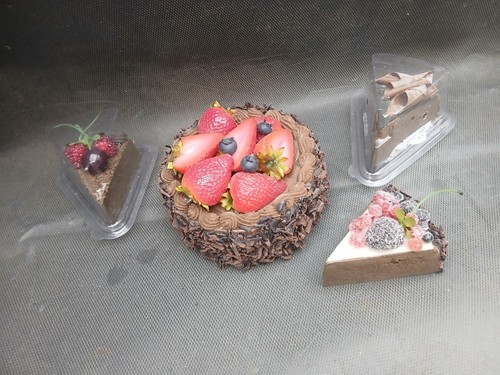 Faux chocolate cake strawberry - faux,