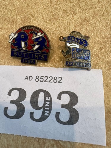 Butlins skegness enamel badges - butlins,