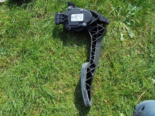 Vauxhall insignia accelerator - vauxhall,