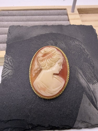 Sphinx cameo brooch peach - sphinx,