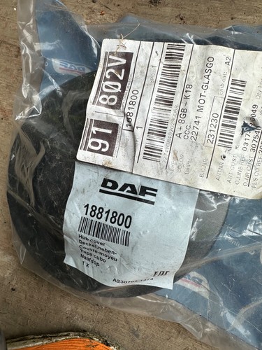 1881800 daf hub cover genuine