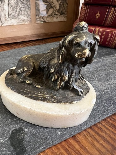 Bronze dog statuette marble - bronze,