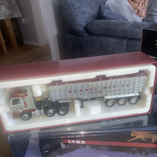 Corgi model scale - model,