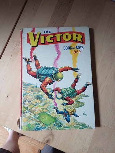 The victor book for boys - for, 1969