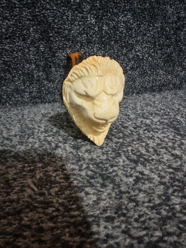 Lion tobacco pipe - tobacco,