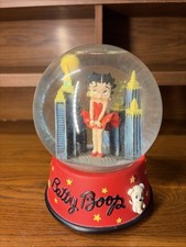 Betty Boop Snow Globe San