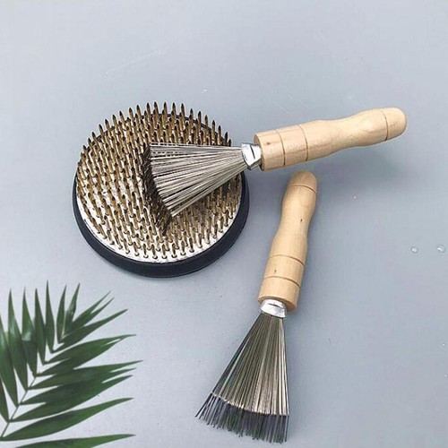 Scratching noise rakes - no, noise,