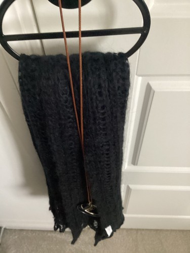 Black lightly knitted scarf - black,
