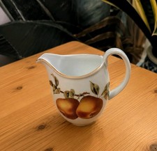 Royal  Worcester Evesham  MILK
