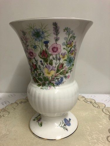 Aynsley bone china - bone, vase