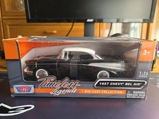 Chevy Bel Air Met Green White Roof 1957 Scale Model Car 1-24 Motor Max