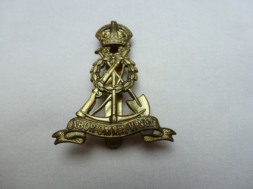 Labour corps cap badge - labour,