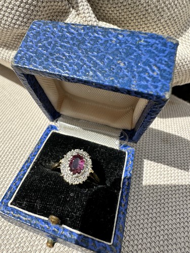 18ct ruby diamond ring - &,
