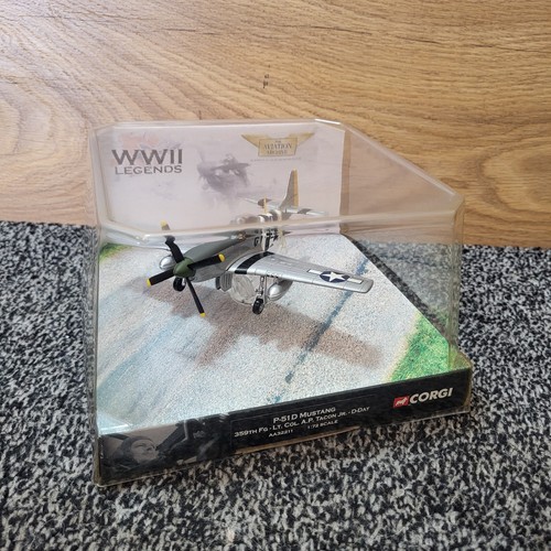 Corgi aa32211 51d mustang - p-51d,