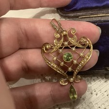 15ct Gold Antique Victorian Peridot And Seed Pearl Lavalier Pendant/brooch