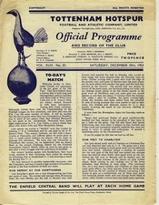 TOTTENHAM v Newcastle United 1951/1952 - Football Programme
