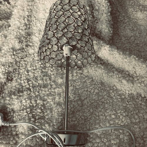 Crystal effect table lamp with