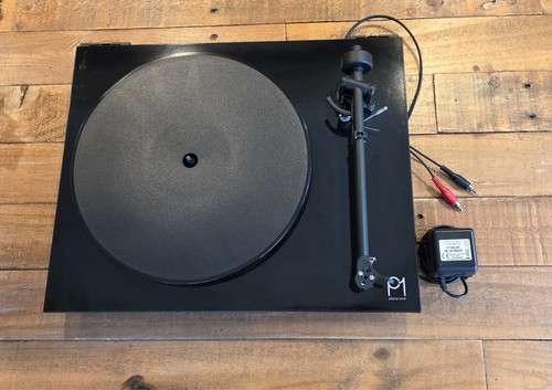 Rega planar turntable - planar,