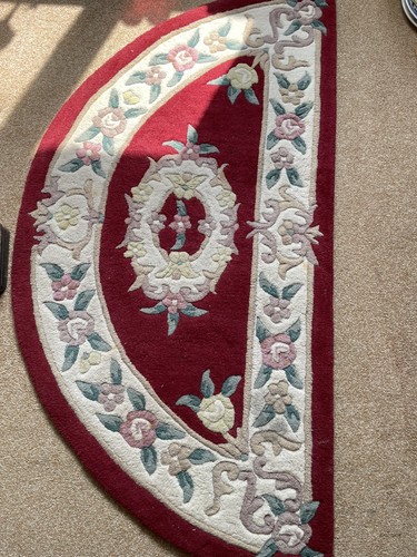 100 wool red aubusson - 100%,
