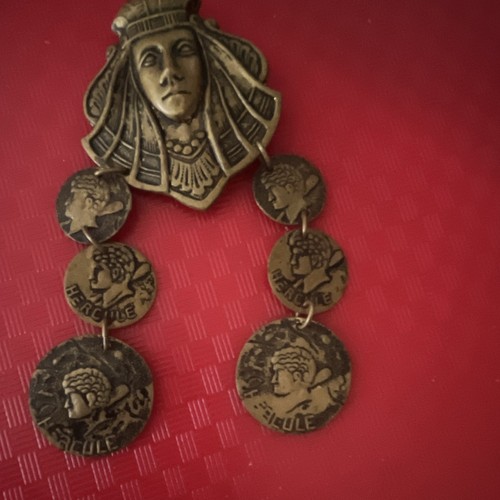 Gold tone egyptian pharaoh - gold,