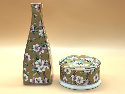 Wedgwood pottery may - may, flowers